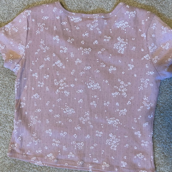 Cute rib knit short top. Short sleeve, button placket. Size large. - Picture 4 of 7